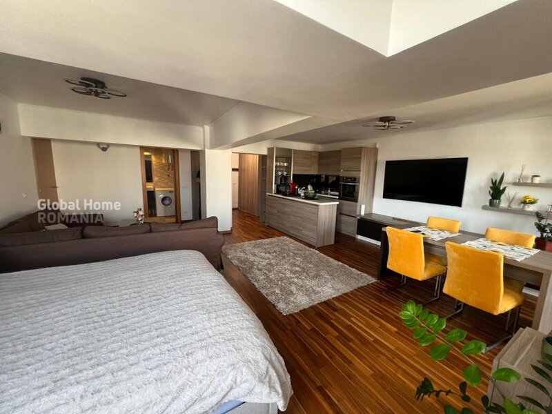 Unirii, apartament 2 camere 77 mp, 2 grupuri sanitare, bloc stradal,