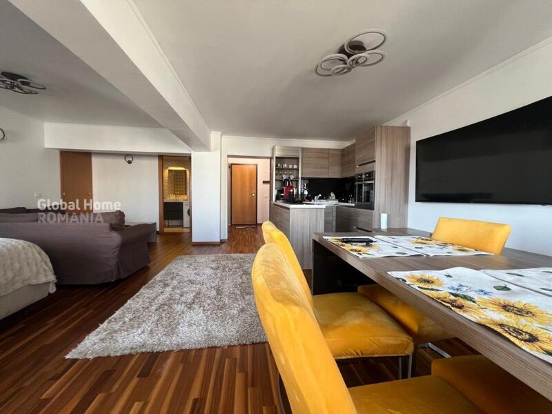 Unirii, apartament 2 camere 77 mp, 2 grupuri sanitare, bloc stradal,