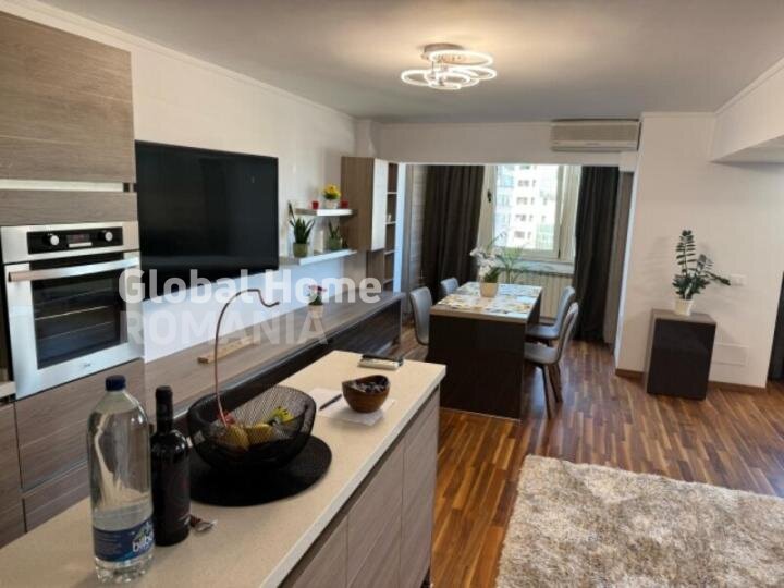 Unirii, apartament 2 camere 77 mp, 2 grupuri sanitare, bloc stradal,