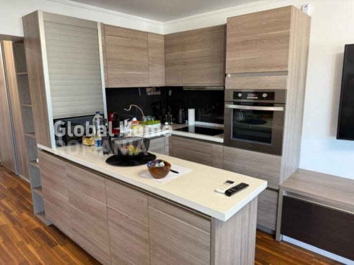 Unirii, apartament 2 camere 77 mp, 2 grupuri sanitare, bloc stradal,