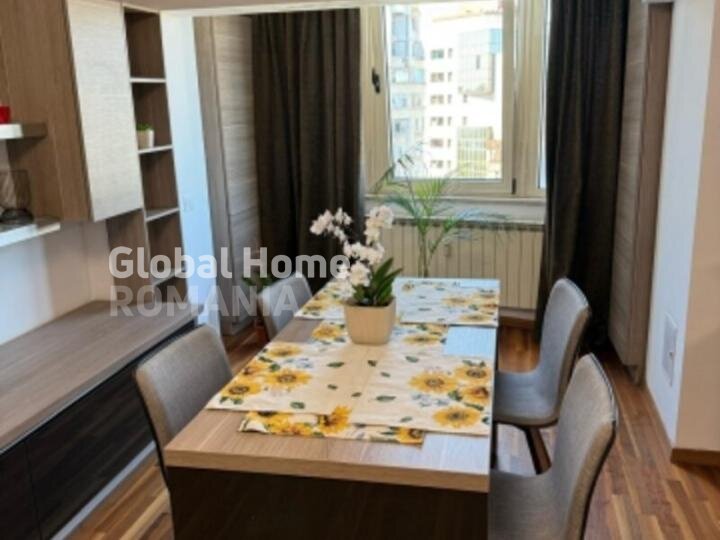 Unirii, apartament 2 camere 77 mp, 2 grupuri sanitare, bloc stradal,