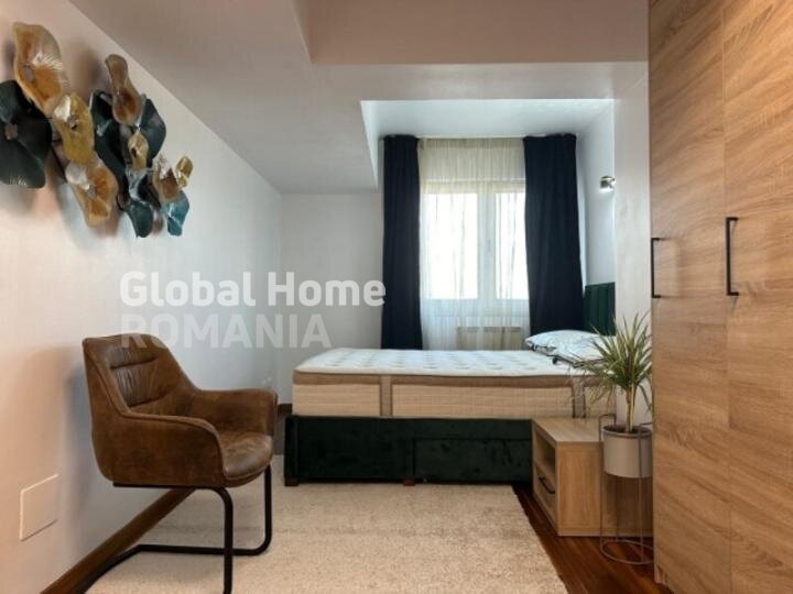 Unirii, apartament 2 camere 77 mp, 2 grupuri sanitare, bloc stradal,