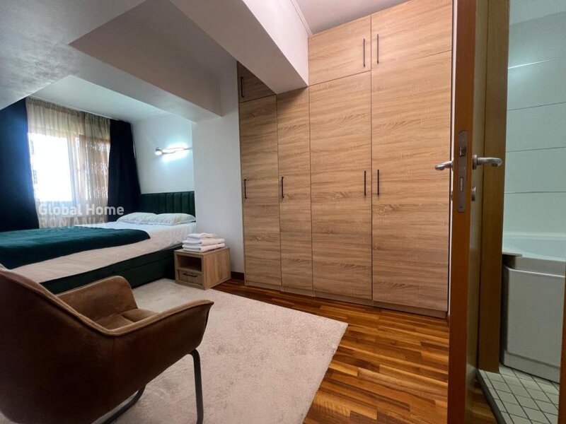 Unirii, apartament 2 camere 77 mp, 2 grupuri sanitare, bloc stradal,