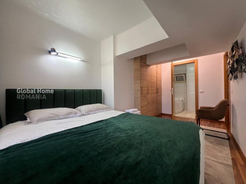 Unirii, apartament 2 camere 77 mp, 2 grupuri sanitare, bloc stradal,