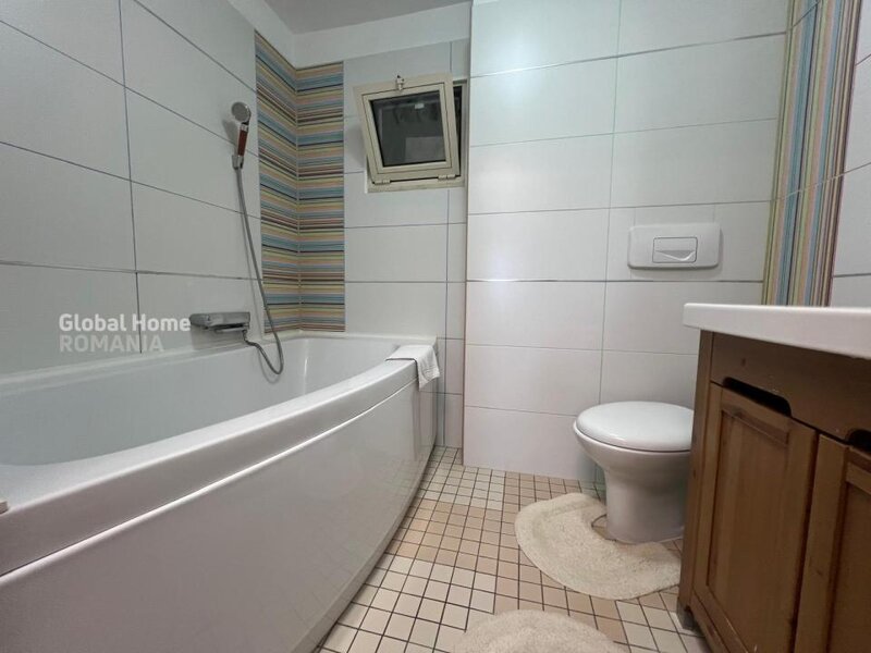 Unirii, apartament 2 camere 77 mp, 2 grupuri sanitare, bloc stradal,