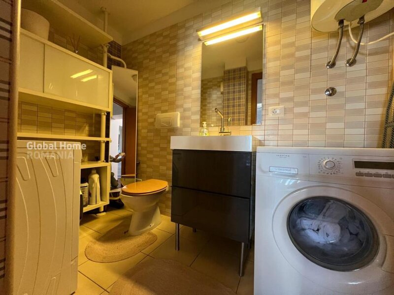 Unirii, apartament 2 camere 77 mp, 2 grupuri sanitare, bloc stradal,