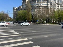 Unirii, apartament 2 camere 77 mp, 2 grupuri sanitare, bloc stradal